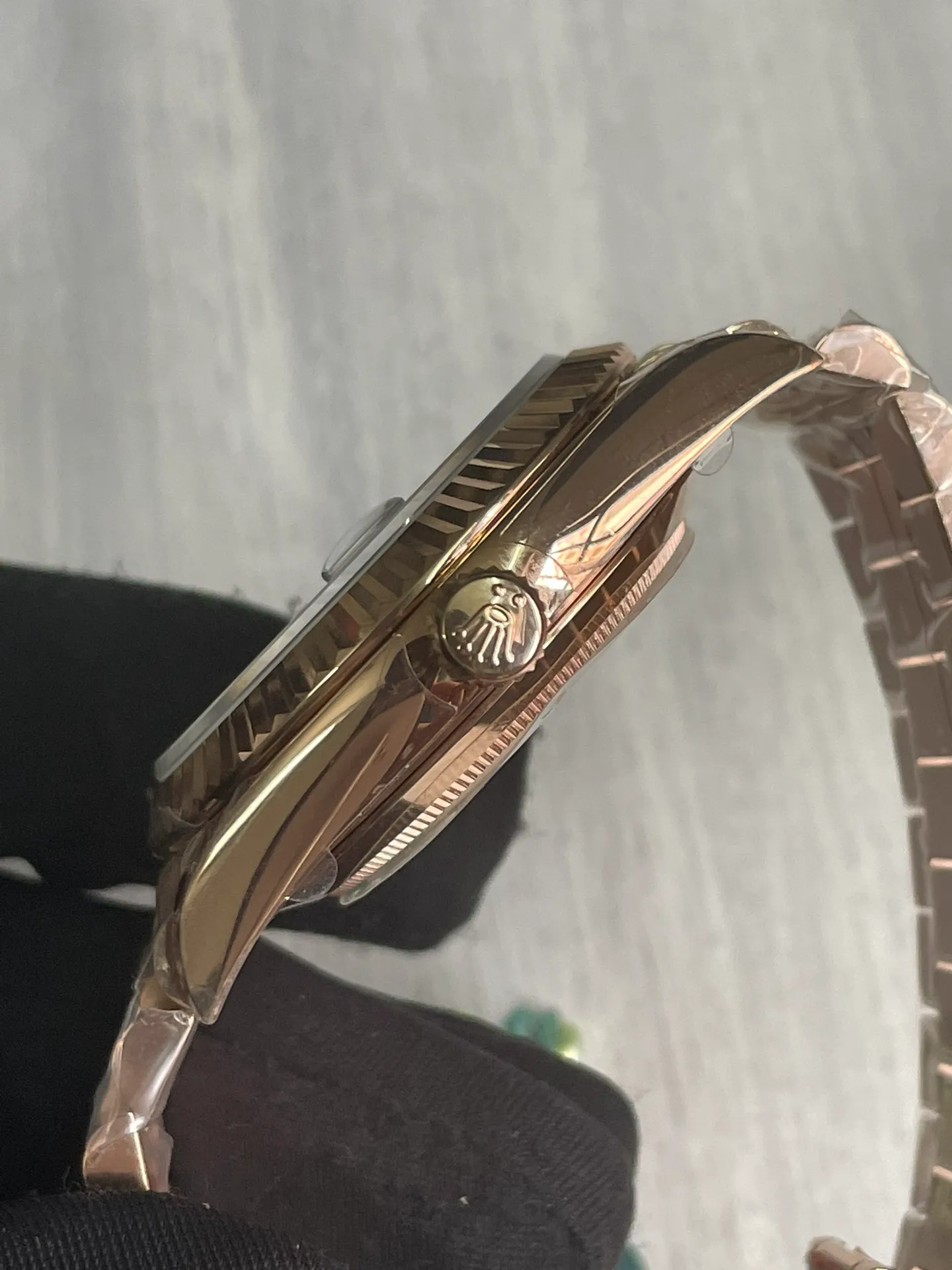 Superclone Rolex Day-Date Olive Dial 128235 36 mm - Image 6